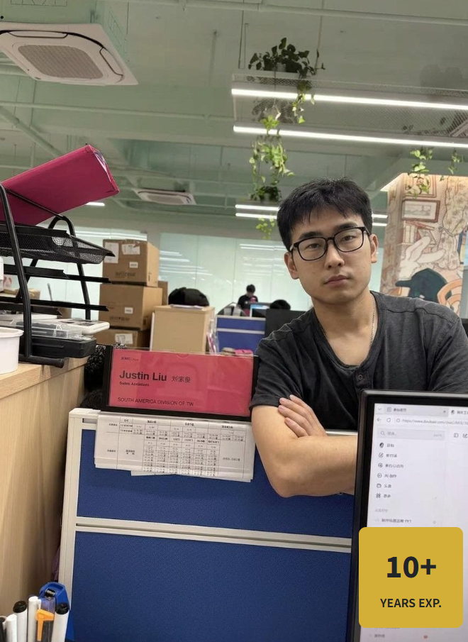 Justin Liu in the GoGo Sourcing office in Yiwu, China